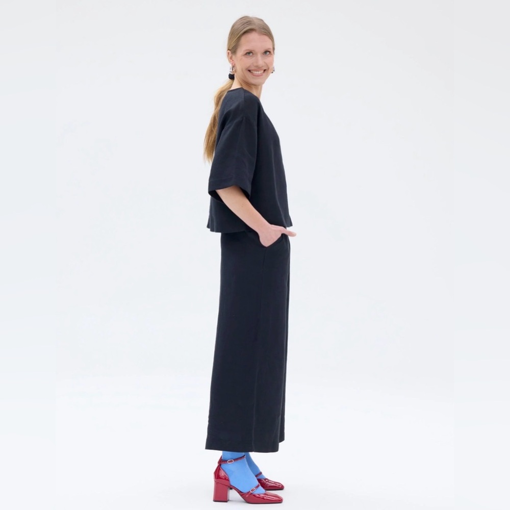 RATIA NWT Finnish design 100% linen navy wide leg crop pants w/ pockets -S